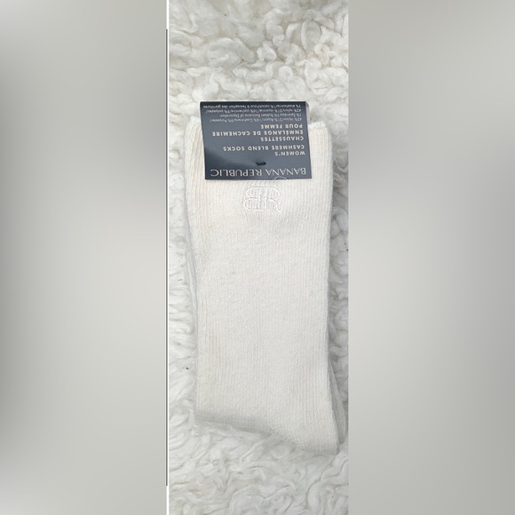 BANANA REPUBLIC CASHMERE BLEND SOCK IN WHITE - Picture 2 of 3